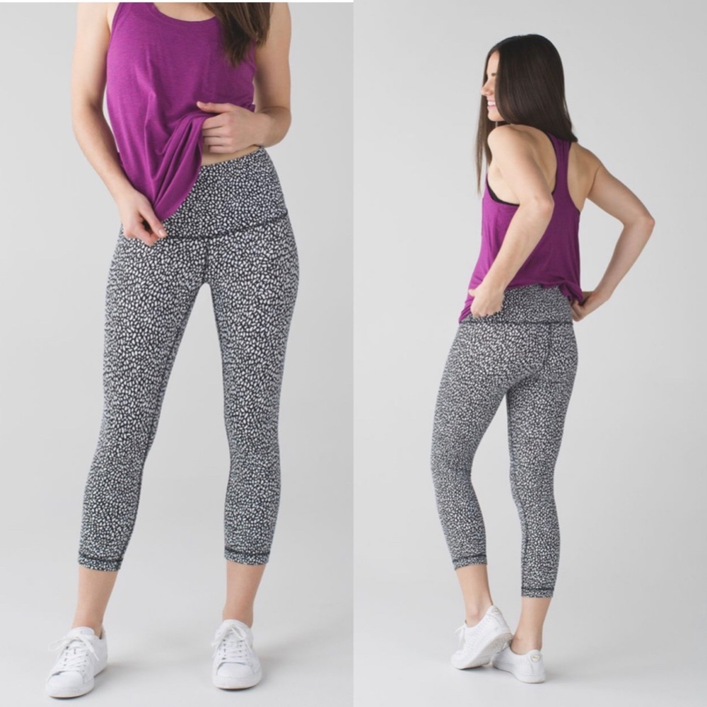 lululemon wunder under size 6 crop black and white “miss mosaic”